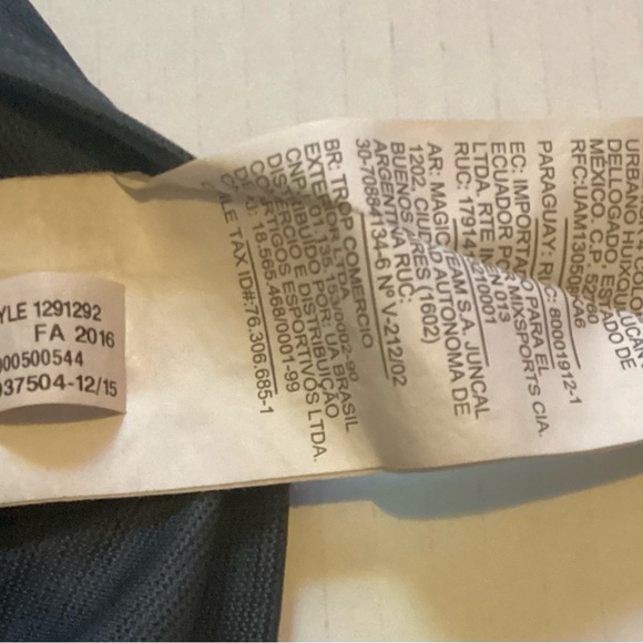 Two Women’s Under Armour Tees XS - Picture 10 of 11